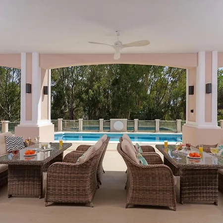 Villa Bella - Stunning 5 Bedroom With Pool