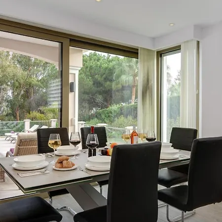 Villa Bella - Stunning 5 Bedroom With Pool *