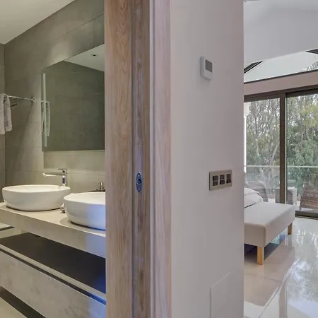 Bella - Stunning 5 Bedroom With Pool