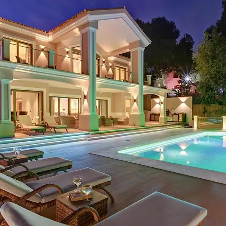 Bella - Stunning 5 Bedroom With Pool *