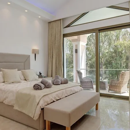 Bella - Stunning 5 Bedroom With Pool Villa *