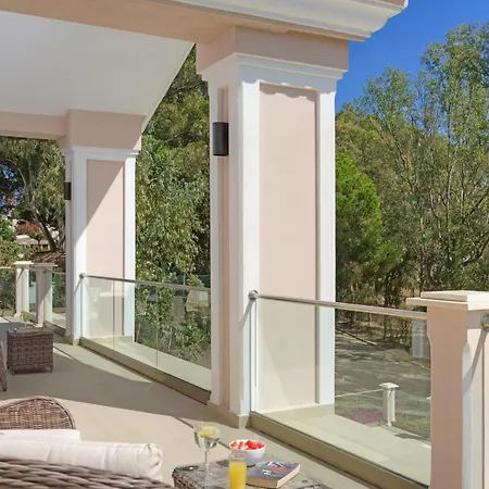 Villa Bella - Stunning 5 Bedroom With Pool