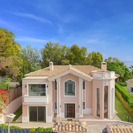 Villa Bella - Stunning 5 Bedroom With Pool