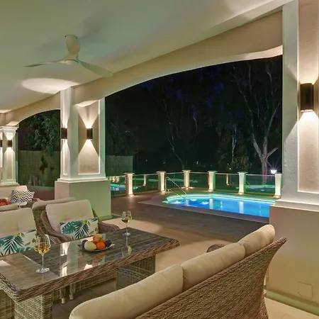 Villa Bella - Stunning 5 Bedroom With Pool